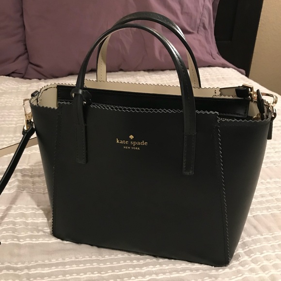 kate spade Handbags - Kate Spade shoulder bag, perfect condition.